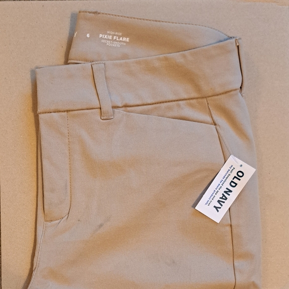 *NWT* High-Waisted Pixie Flare Pants for Women - Old Navy - Size: 6 - Picture 4 of 13